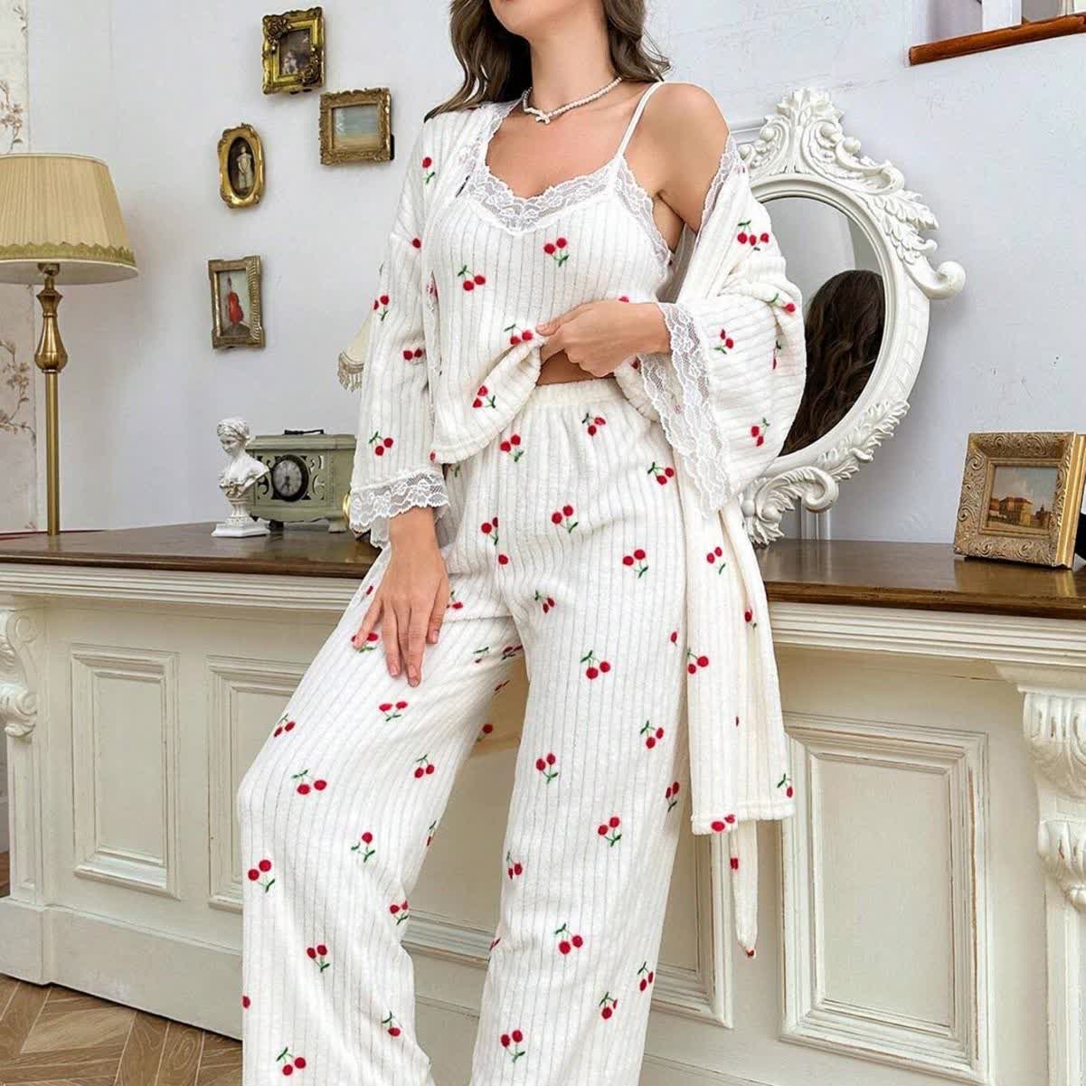 Ensemble pyjama imprimé cerises avec bordure en dentelle (3 pièces) - XL - image 0
