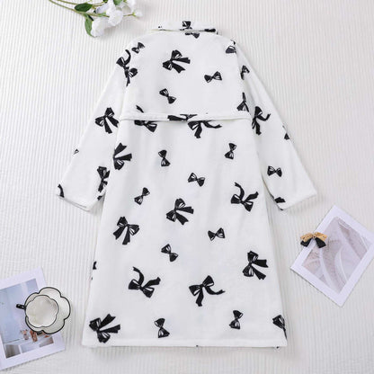 Peignoir en peluche noir avec motif nœud - image 1