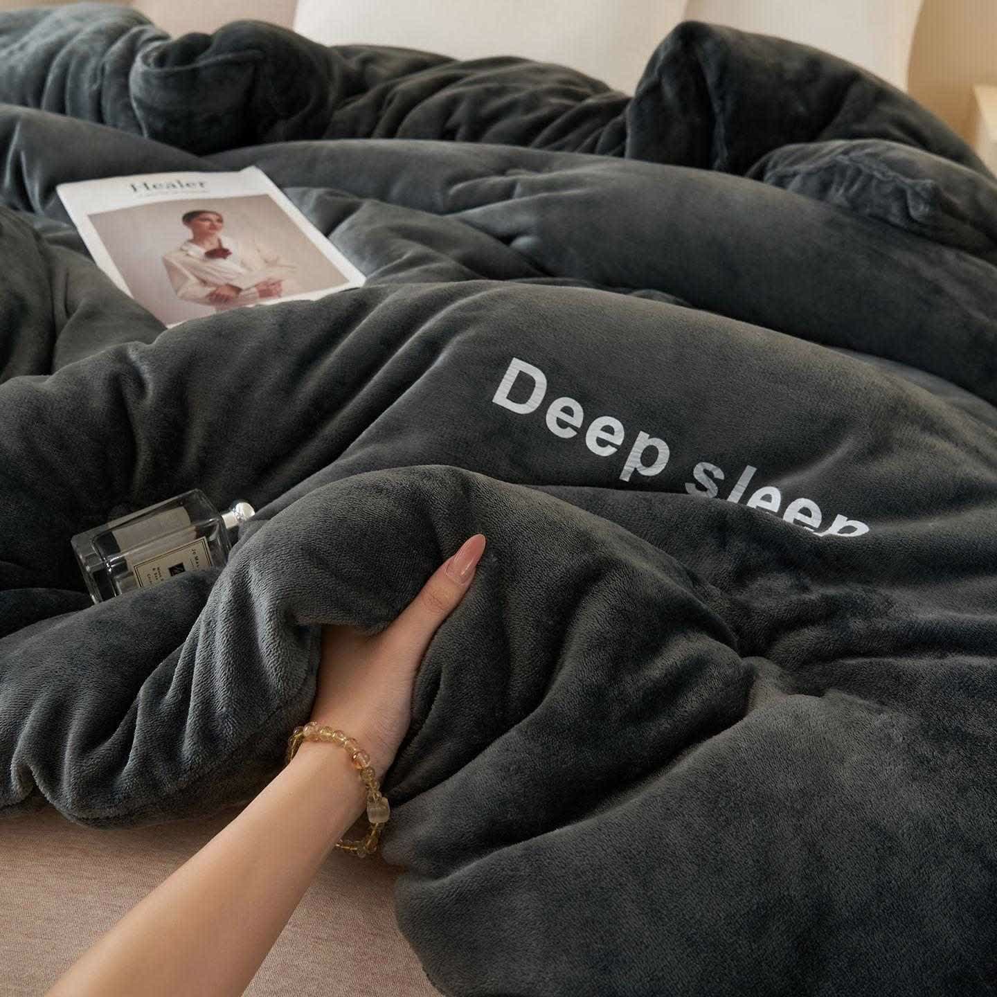 Couverture en peluche moelleuse et chaude avec imprimé lettre - image 7