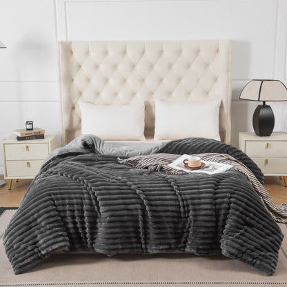 Couverture en peluche côtelée unie - image 29