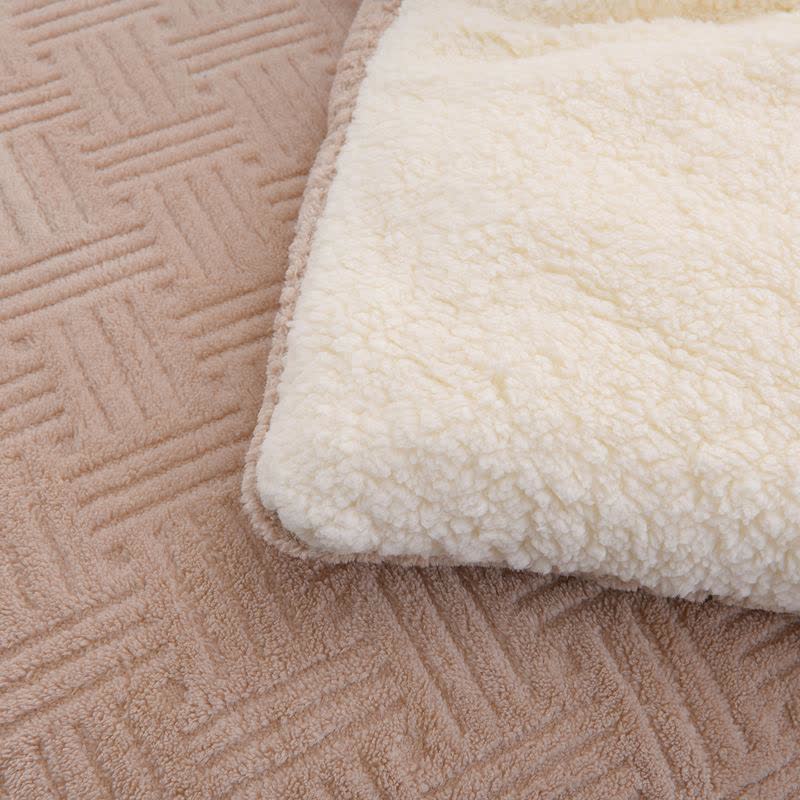 Couverture Sherpa texturée à rayures géométriques - image 3