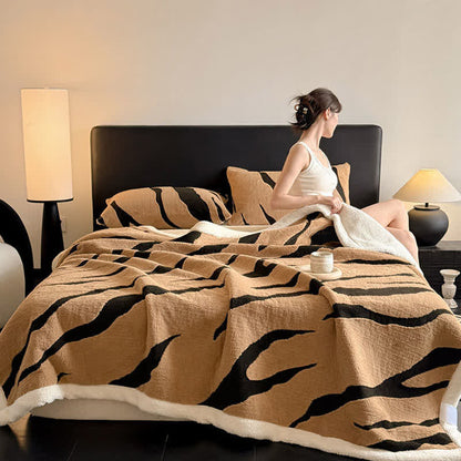 Couverture Sherpa Jacquard Zèbre - Café - 2 taies d'oreiller - 48 cm x 74 cm - image 6