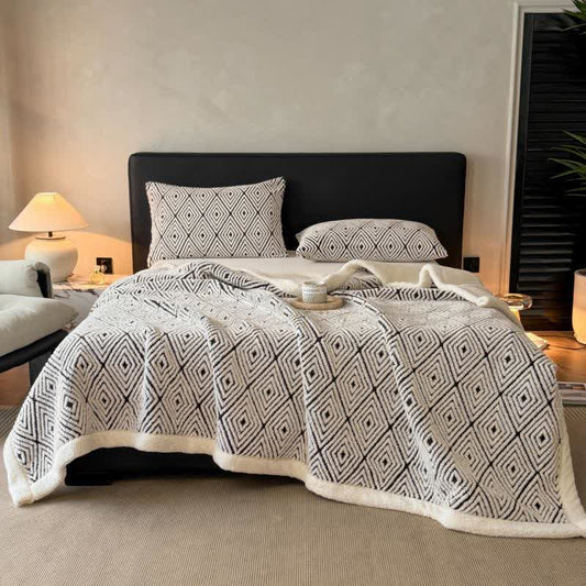 Couverture Sherpa avec motif géométrique en losange et motif jacquard - image 0