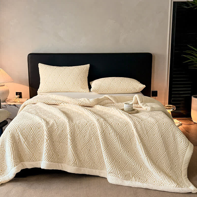 Couverture Sherpa avec motif géométrique en losange et motif jacquard - image 12