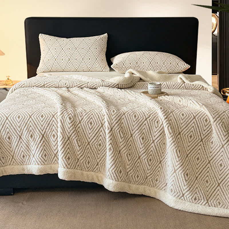 Couverture Sherpa avec motif géométrique en losange et motif jacquard - image 4