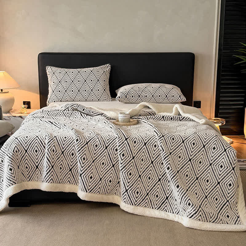 Couverture Sherpa avec motif géométrique en losange et motif jacquard - image 14