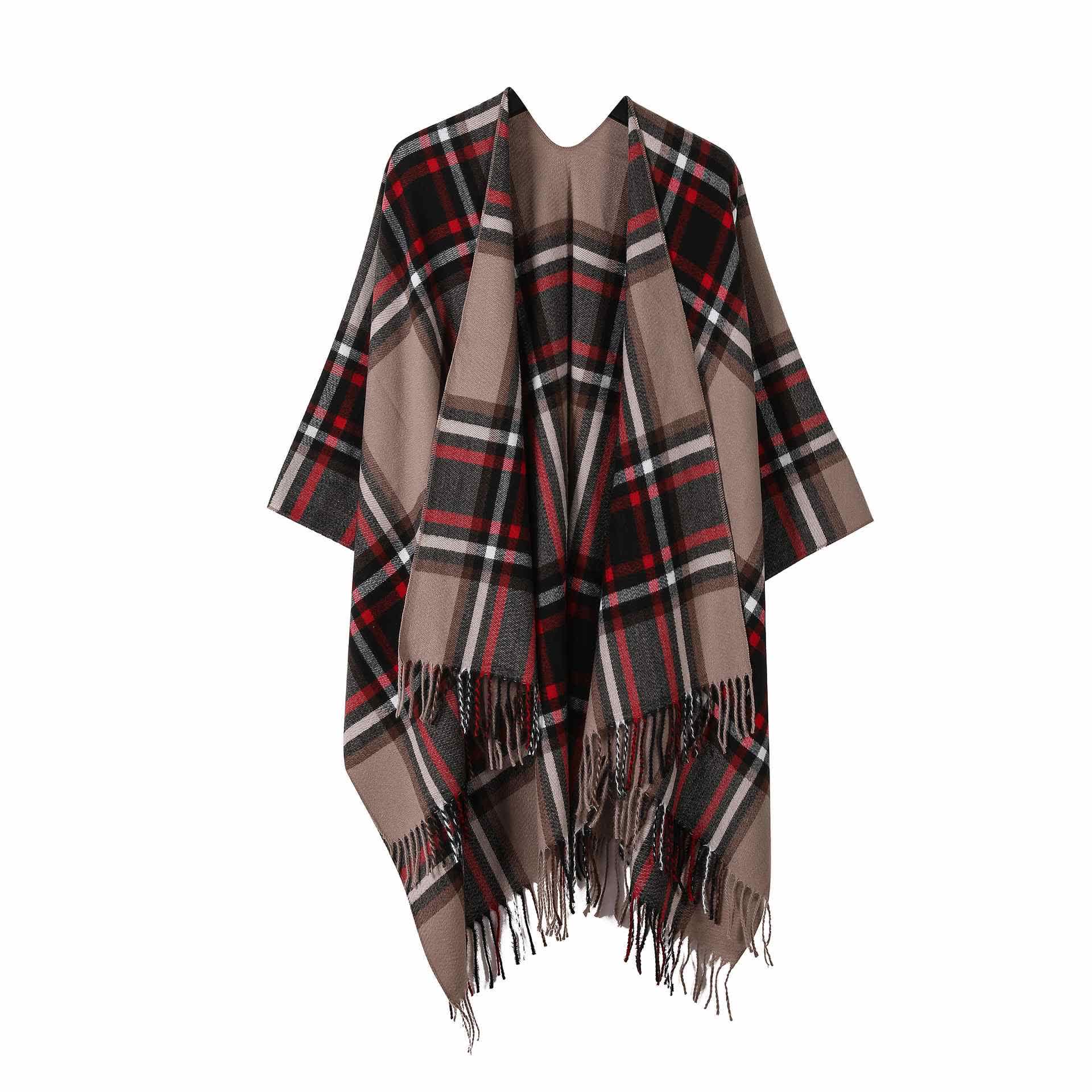 Cape châle classique avec pompon et motif à carreaux - Kaki - 135 cm x 160 cm - image 4
