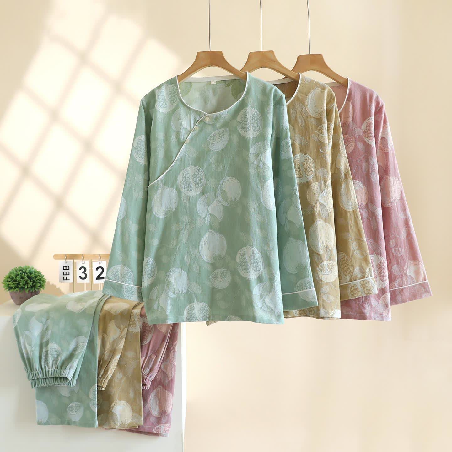 Ensemble de vêtements d'intérieur vintage en gaze de coton à motif grenade - image 1