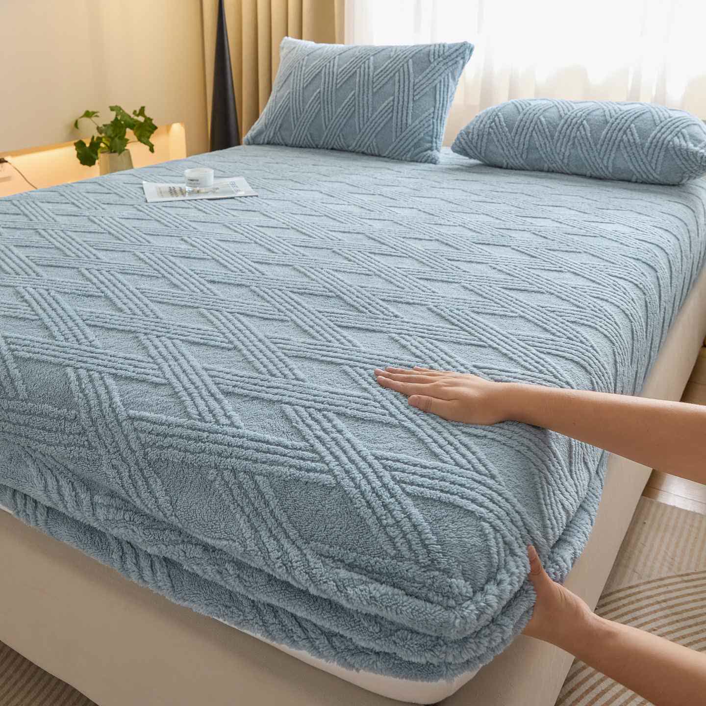 Drap-housse chaud en polaire rayée à losanges - Bleu - Drap avec 2 taies d'oreiller - 200 cm x 220 cm - image 6
