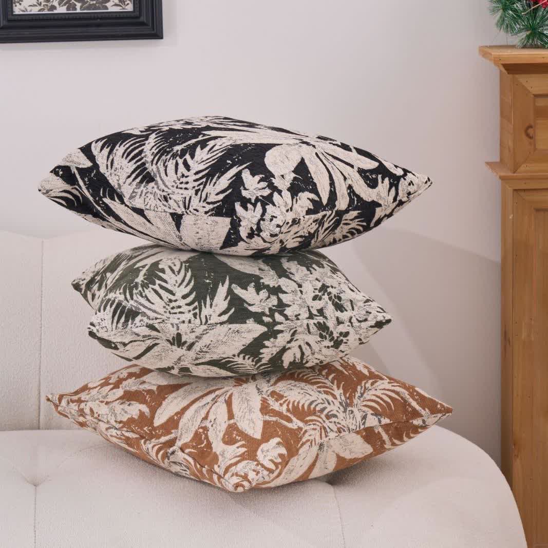 Coussin décoratif à motif de feuilles tropicales - image 4