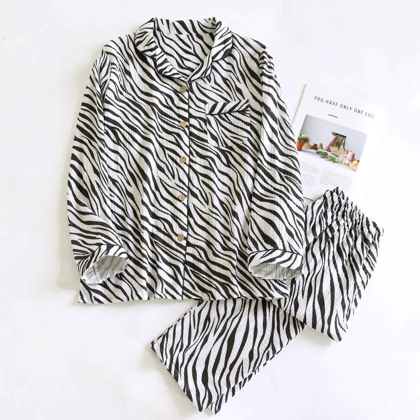 Ensemble pyjama moderne en gaze de coton à rayures zébrées - image 1