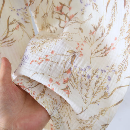 Ensemble pyjama en gaze de coton à motif floral discret - image 10