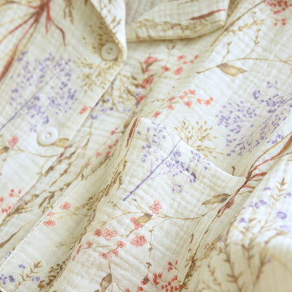 Ensemble pyjama en gaze de coton à motif floral discret - image 7