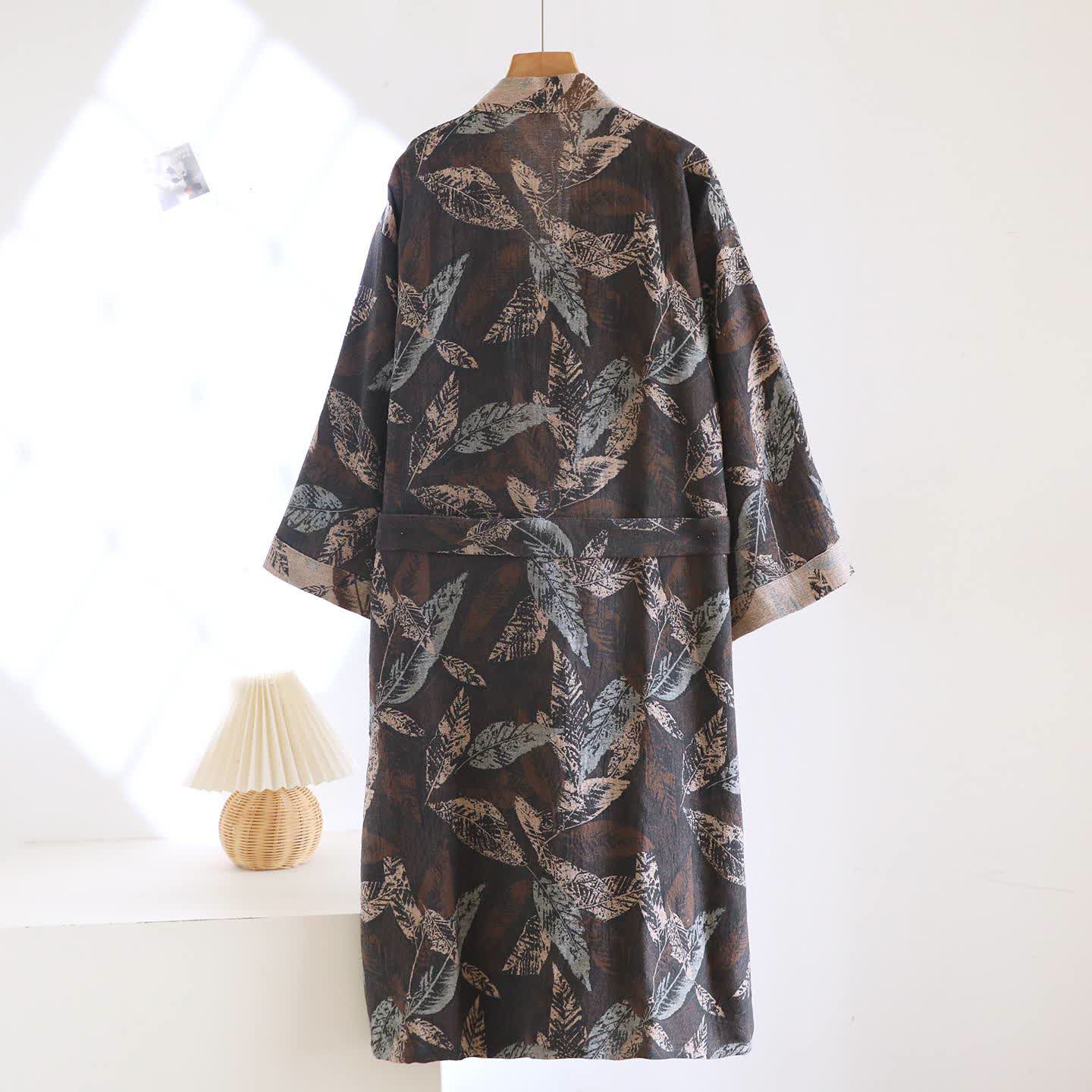 Peignoir en coton jacquard style kimono à motif feuilles - image 1