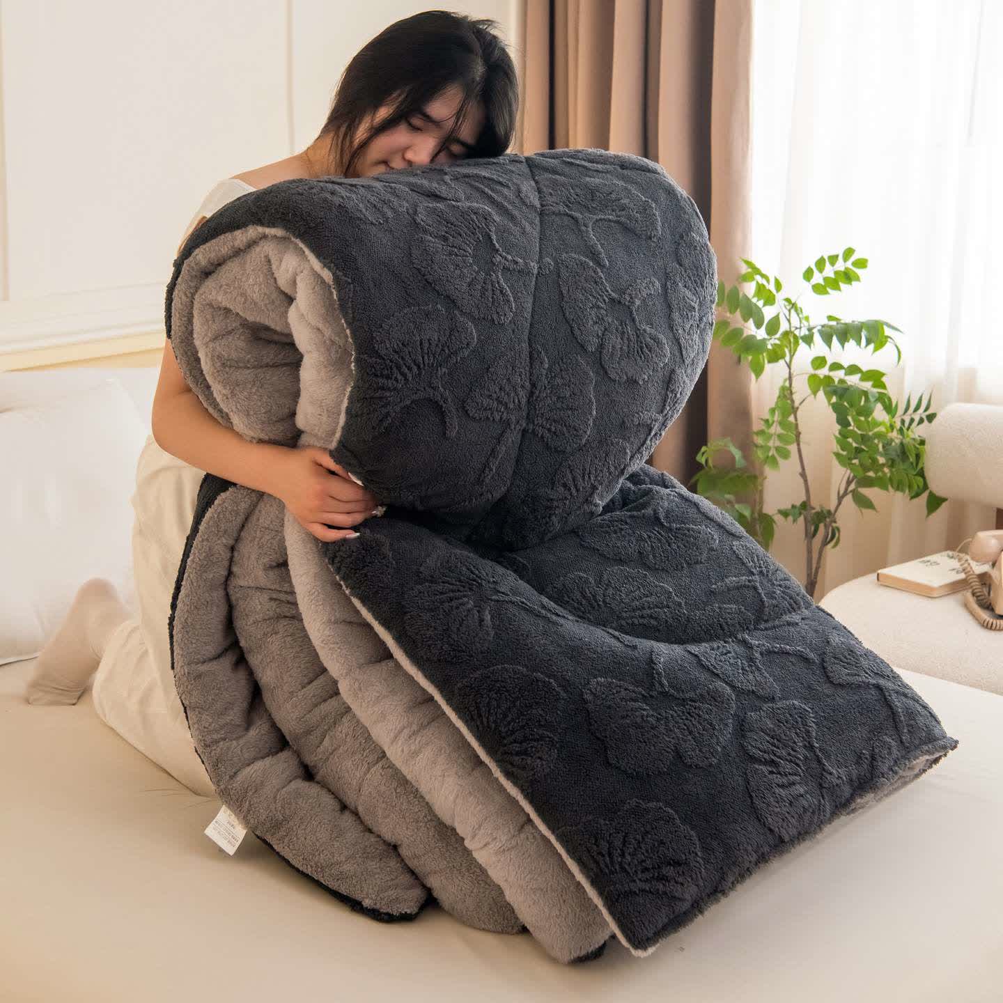 Couverture réversible Jacquard Sherpa avec feuilles de ginkgo - gris foncé - 200 cm x 230 cm - image 4