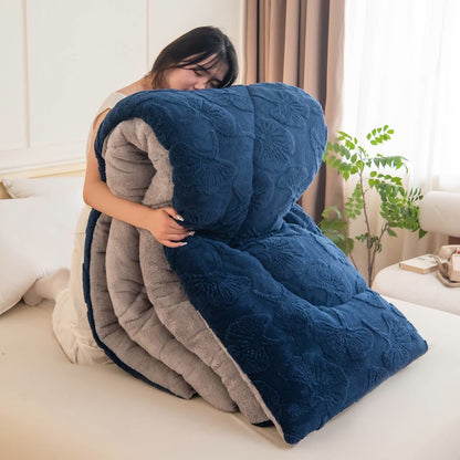 Couverture réversible Jacquard Sherpa avec feuilles de ginkgo - bleu marine - 200 cm x 230 cm - image 14