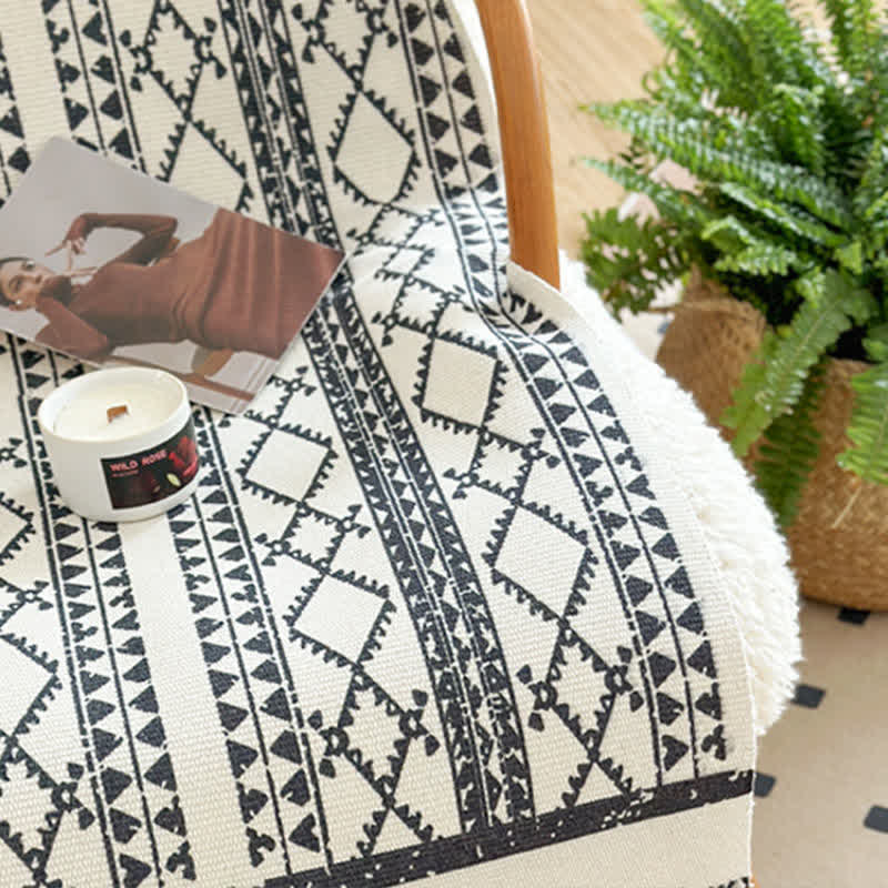 Tapis en coton et lin à pompons géométriques - image 6