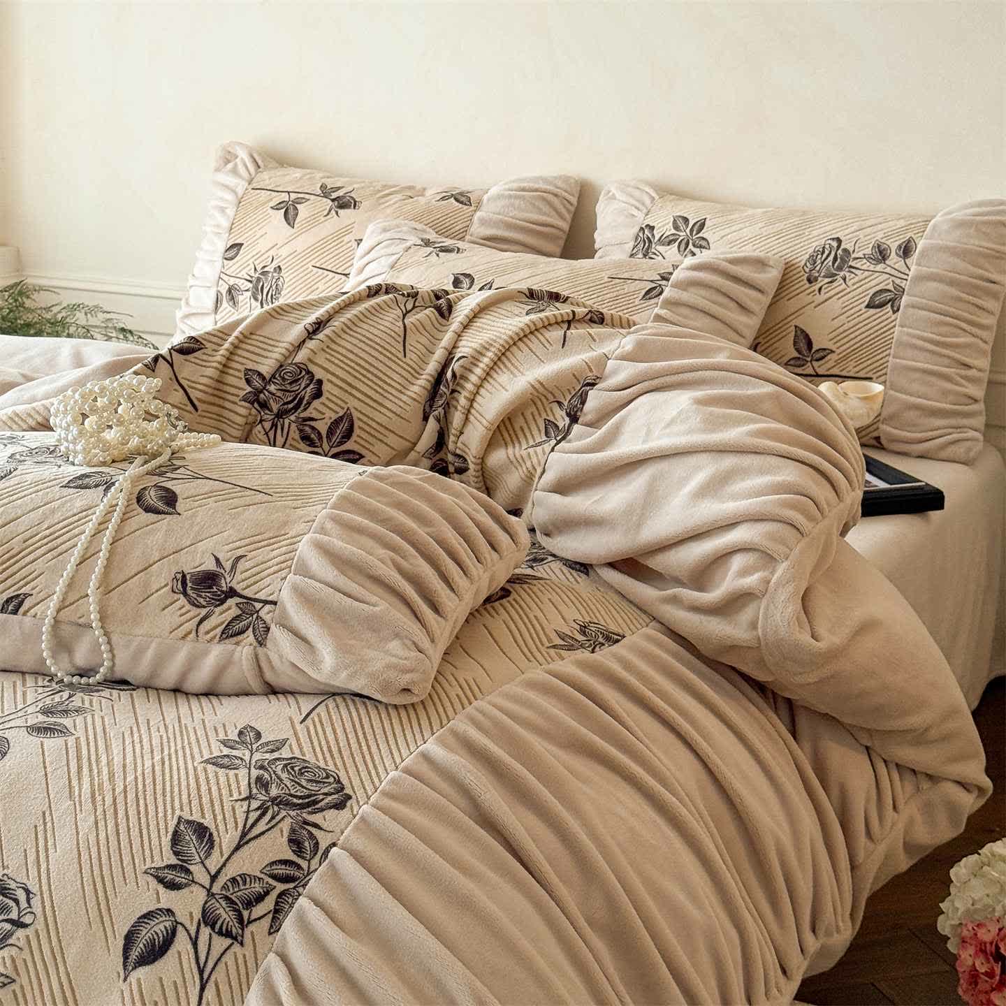 Parure de lit romantique et chaleureuse en peluche avec motif rose - image 2