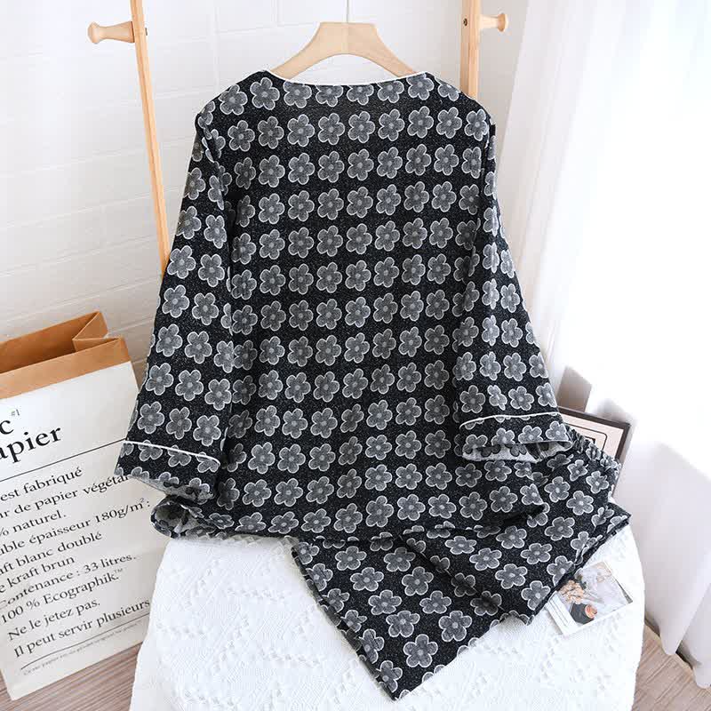 Pyjama en coton jacquard noir à motif floral - image 1