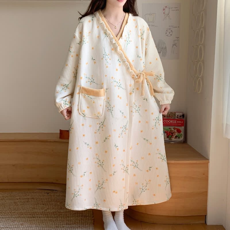 Chemise de nuit fleurie jaune à volants et poche - image 2