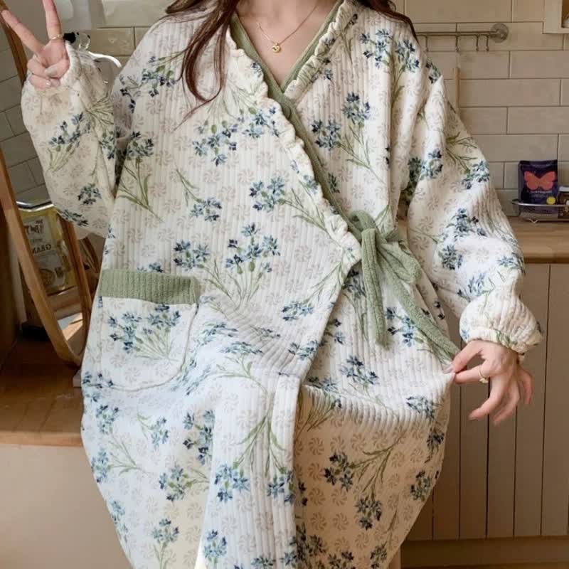 Chemise de nuit élégante à motif floral, volants et poche - image 2