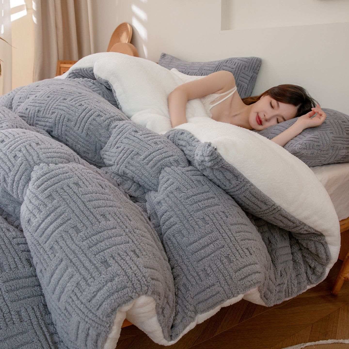 Couverture Sherpa texturée à rayures géométriques - Gris clair - 220 cm x 240 cm - image 9