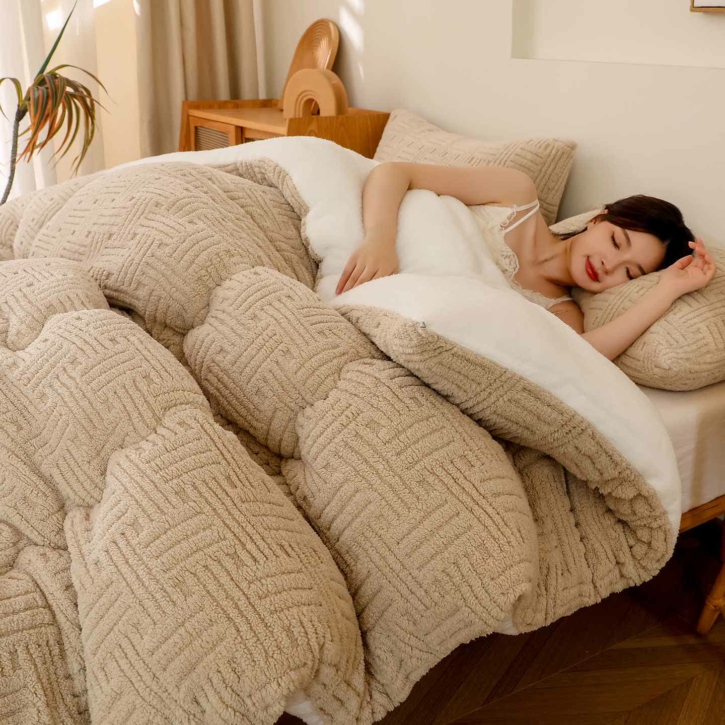 Couverture Sherpa texturée à rayures géométriques - Kaki - 220 cm x 240 cm - image 3