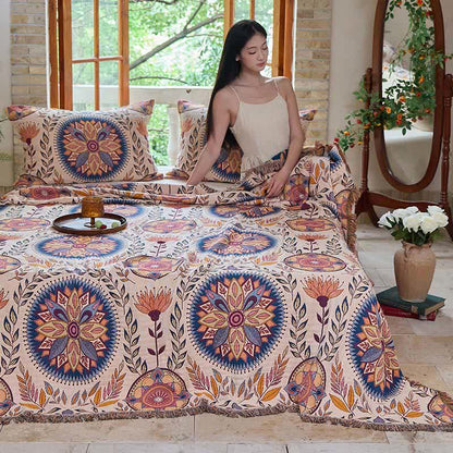 Couette en coton avec médaillon floral et pompons - image 3