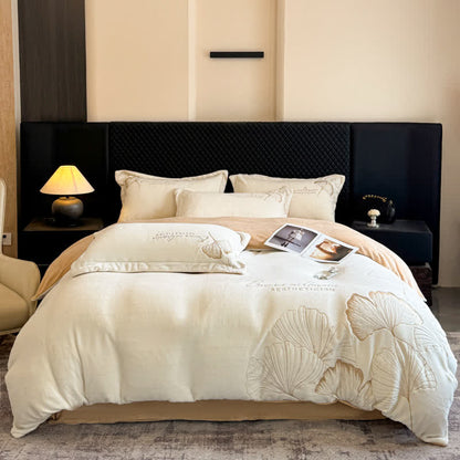 Parure de lit élégante en peluche à motif feuille de ginkgo Ownkoti (4 pièces) - Blanc - 220 cm x 240 cm - image 1