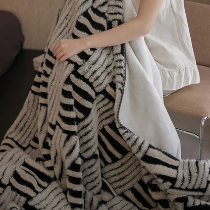 Couverture en polaire jacquard Ownkoti à motif géométrique - image 6