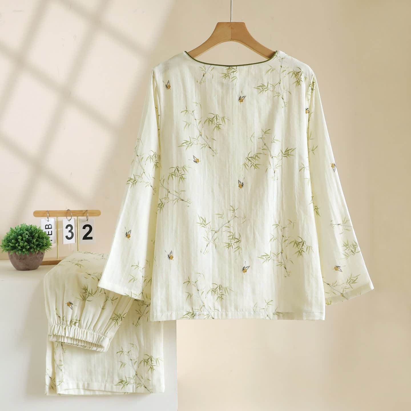 Vêtements d'intérieur d'inspiration orientale Ownkoti, confectionnés en coton de bambou et ornés d'un motif papillon. - image 1