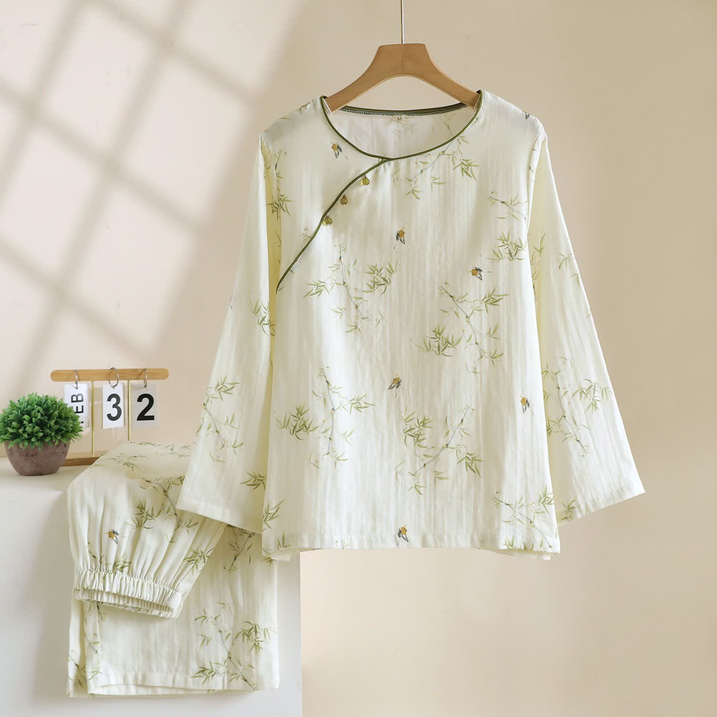 Vêtements d'intérieur d'inspiration orientale Ownkoti, confectionnés en coton de bambou et ornés d'un motif papillon. - XL - image 0