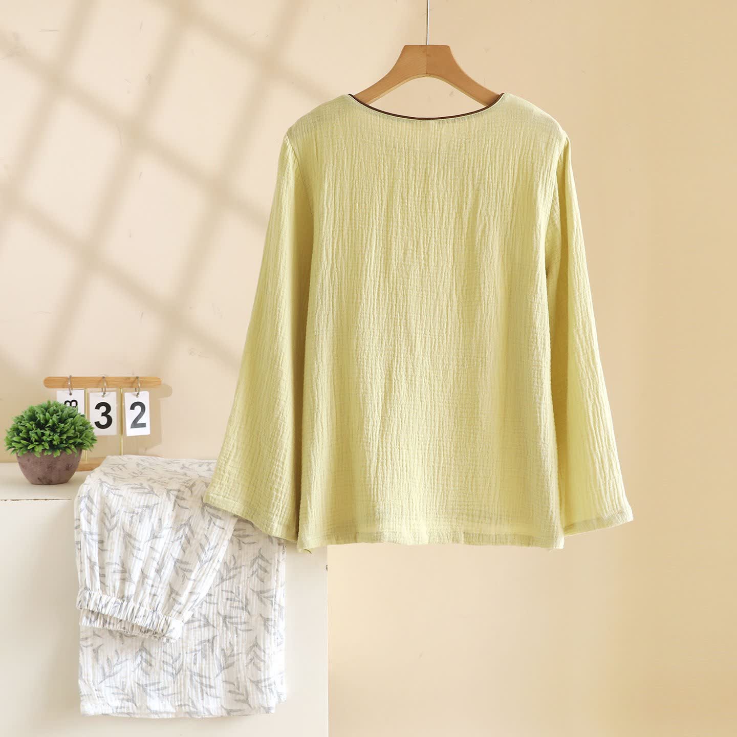 Vêtements d'intérieur Ownkoti confectionnés en coton à motifs de feuilles d'inspiration orientale. - image 5