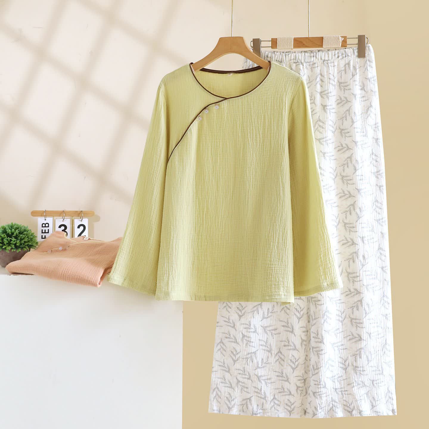 Vêtements d'intérieur Ownkoti confectionnés en coton à motifs de feuilles d'inspiration orientale. - image 4