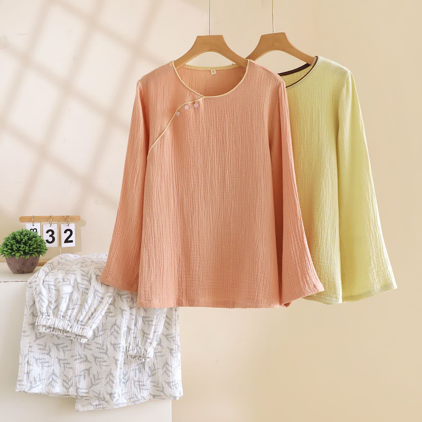 Vêtements d'intérieur Ownkoti confectionnés en coton à motifs de feuilles d'inspiration orientale. - image 1