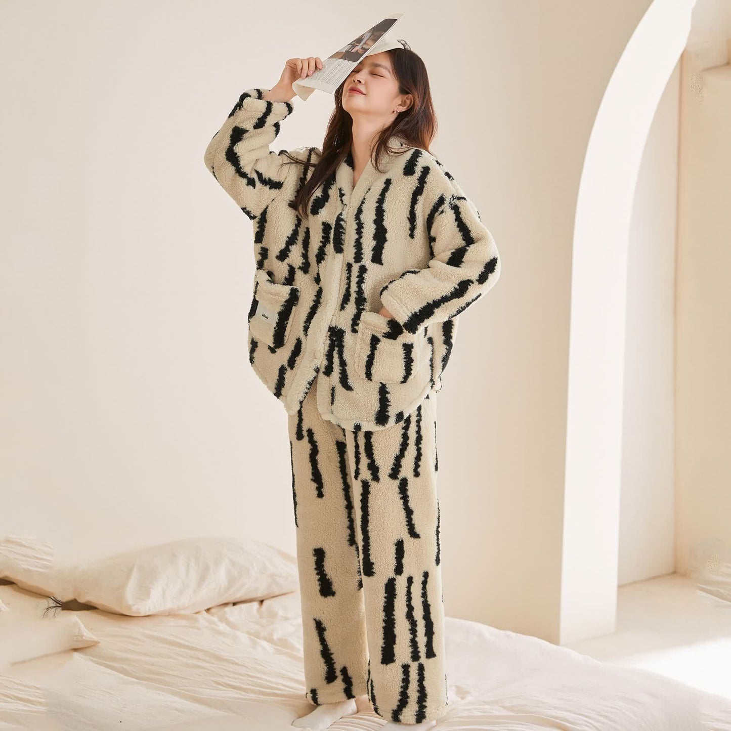 Ensemble de vêtements d'intérieur en polaire Ownkoti à rayures verticales - Blanc - XXL - image 1