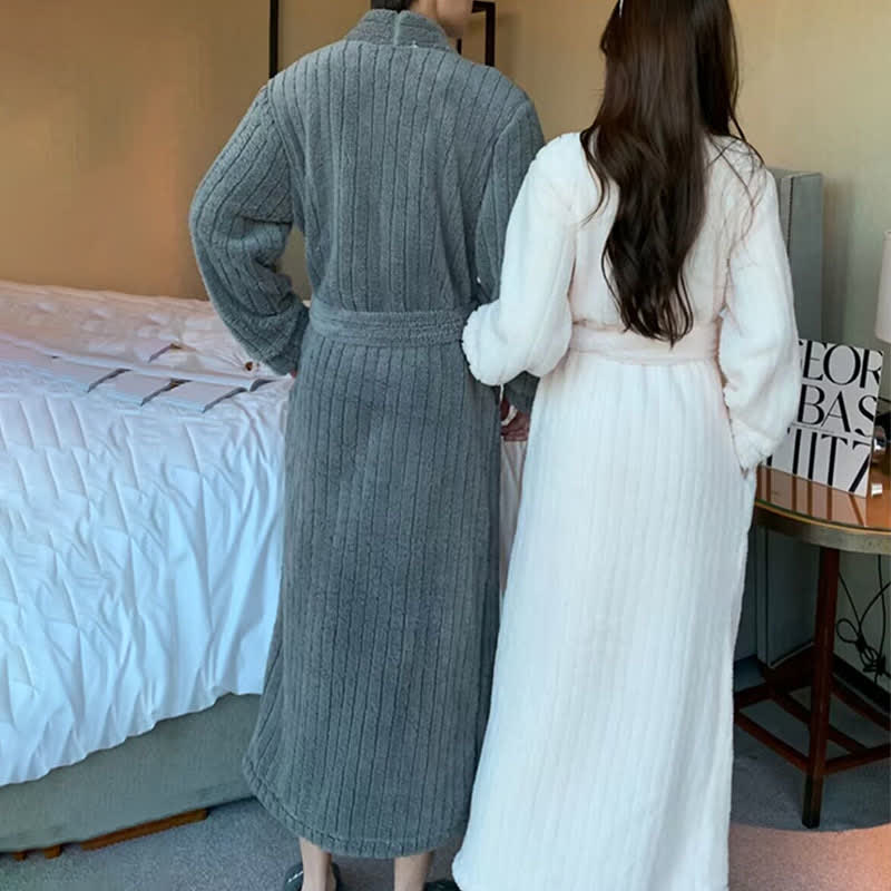 Peignoir Ownkoti en peluche texturée à rayures unies - image 1