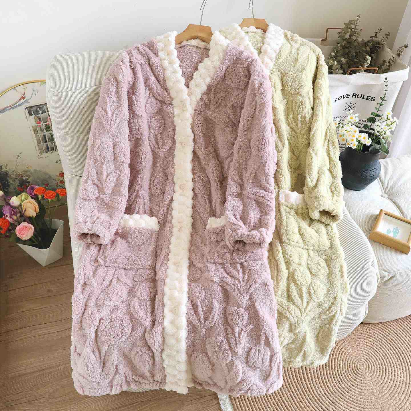 Chemise de nuit en forme de tulipe avec patte de boutonnage en peluche texturée - image 1