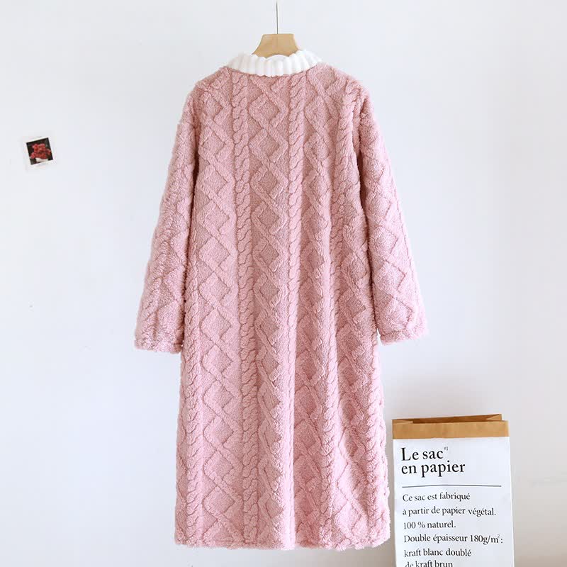 Chemise de nuit avec patte de boutonnage en peluche en forme de losange - image 5