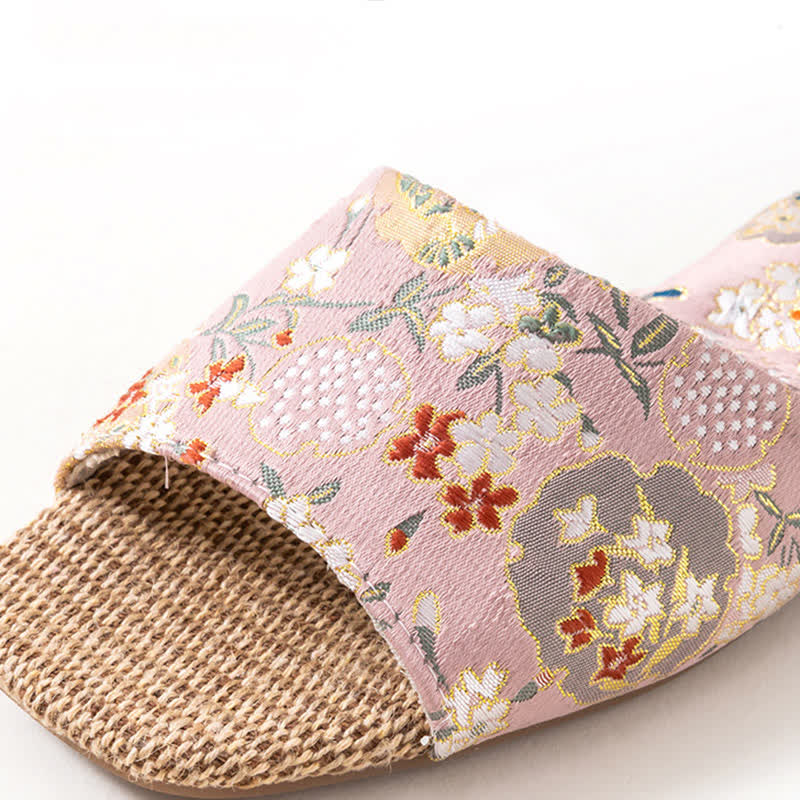 Pantoufles en lin à broderies florales - image 6