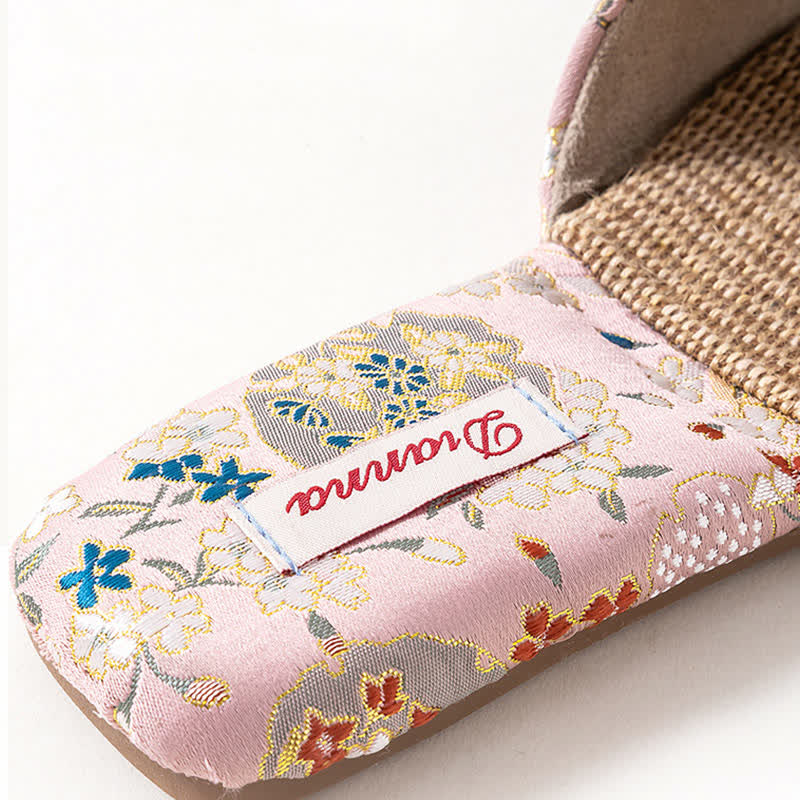 Pantoufles en lin à broderies florales - image 7