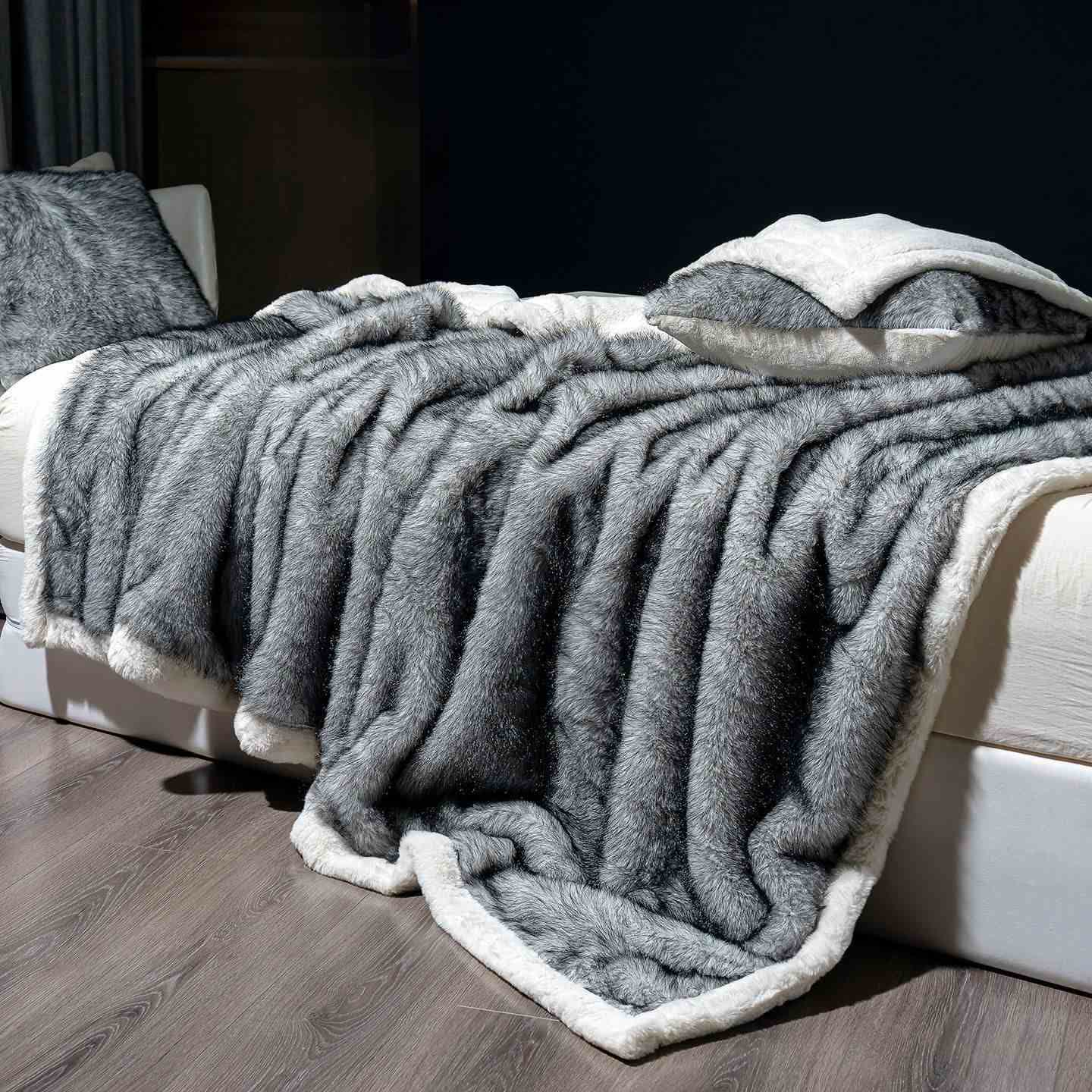 Couverture en peluche luxueuse en fausse fourrure - Gris - 200 cm x 230 cm - image 1