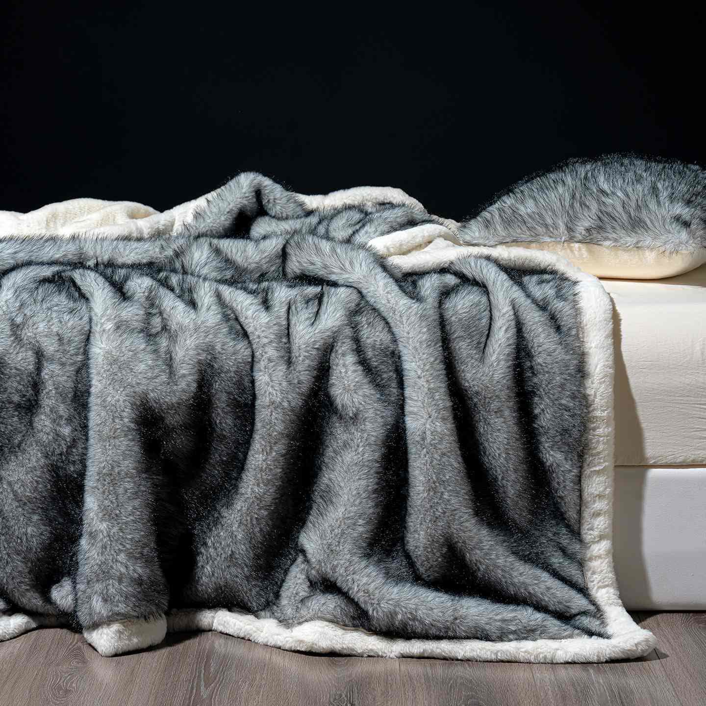Couverture en peluche luxueuse en fausse fourrure - image 2
