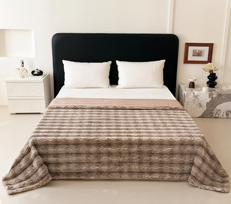 Couverture en fausse fourrure douce avec motif ondulé et imprimé jacquard - image 5