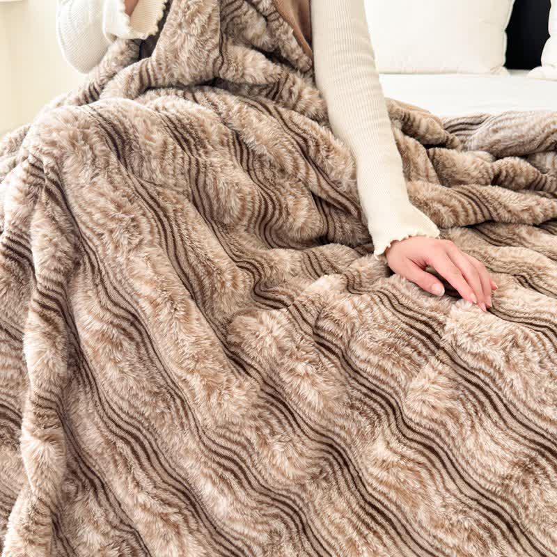 Couverture en fausse fourrure douce avec motif ondulé et imprimé jacquard - Café - 2 taies d'oreiller - 48 cm x 74 cm - image 3