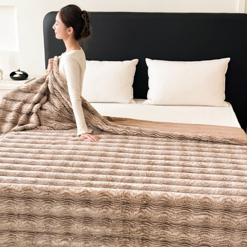 Couverture en fausse fourrure douce avec motif ondulé et imprimé jacquard - image 6