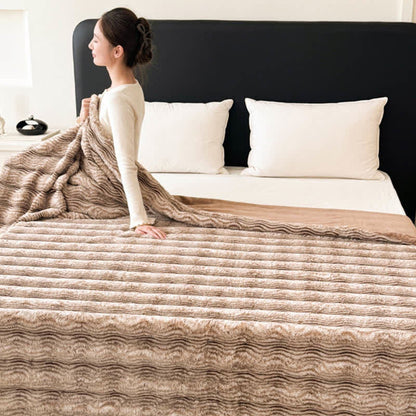 Couverture en fausse fourrure douce avec motif ondulé et imprimé jacquard - image 6