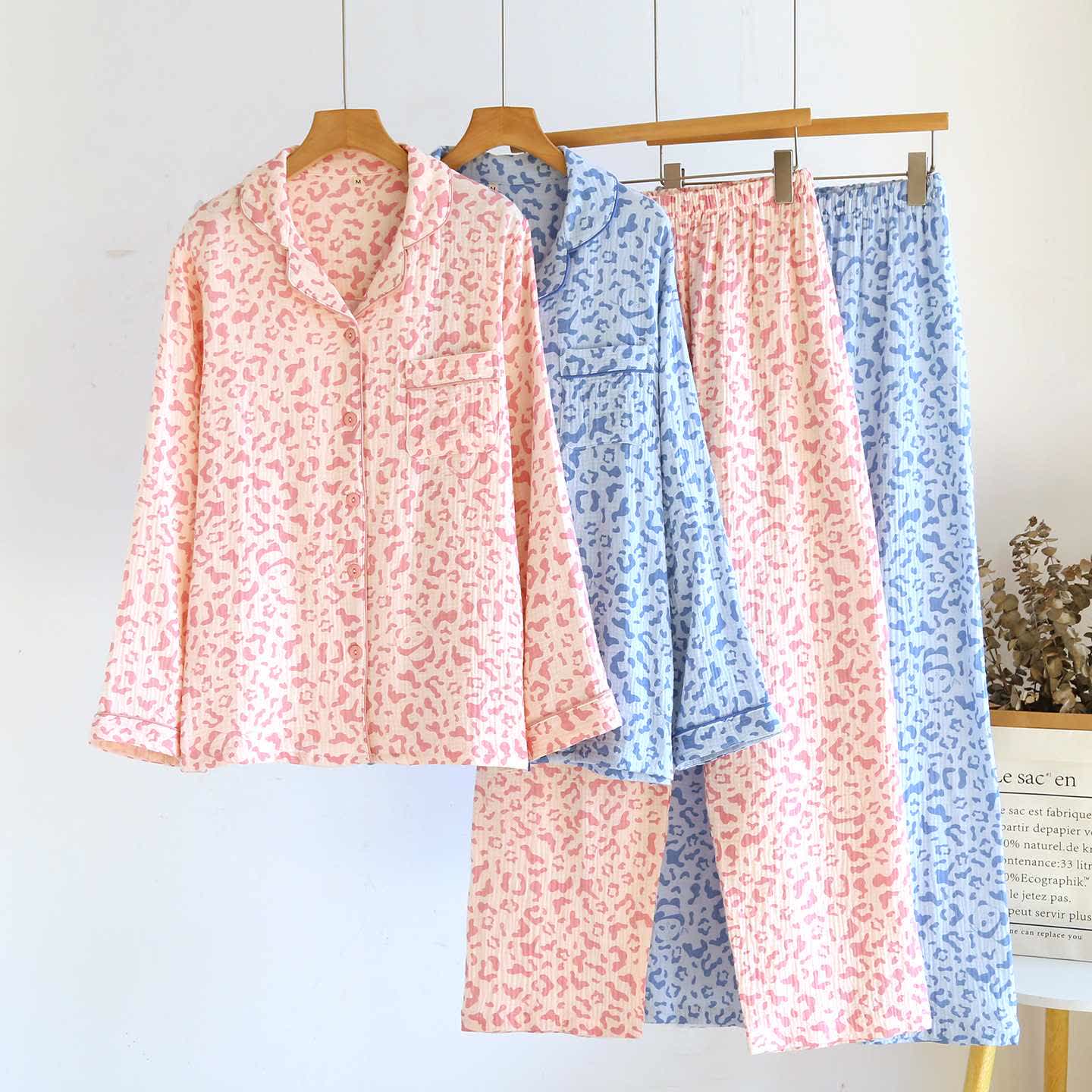 Ensemble de vêtements d'intérieur en coton à imprimé léopard aux couleurs douces - image 0