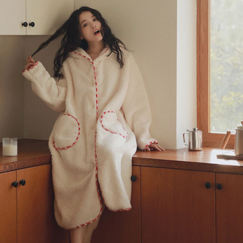 Peignoir à capuche rayé et texturé avec boutons moelleux - image 1