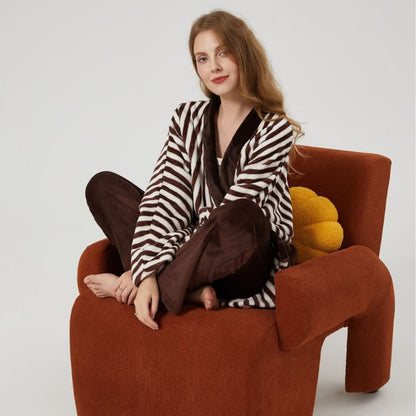Ensemble de vêtements d'intérieur en peluche style kimono rayé - image 3
